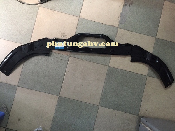 xương đỡ trên mặt ca lăng mazda 3 2015